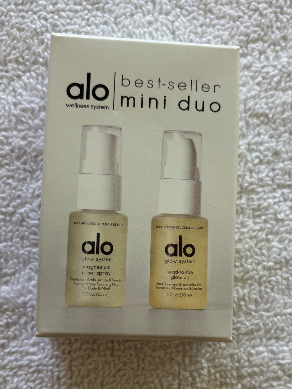 ALO Yoga Glow System Mini Duo - Cream & Pale Yellow Bottles
